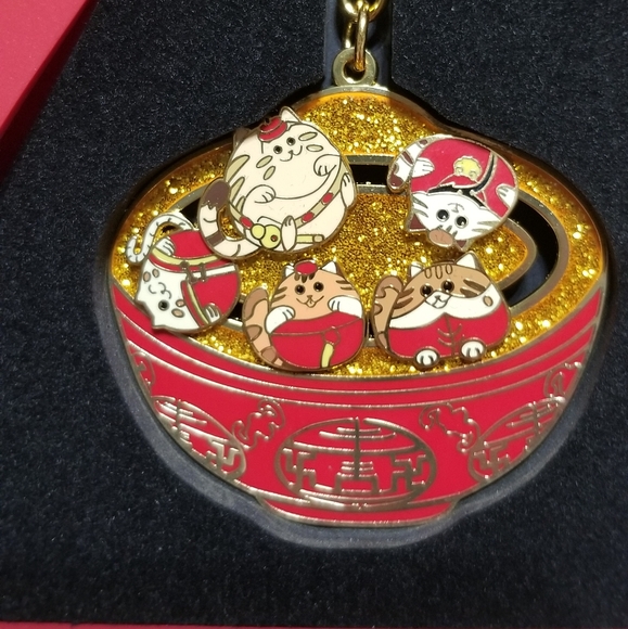 The Forbidden City Culture Lucky Cats Bowl Keychain - Picture 2 of 5